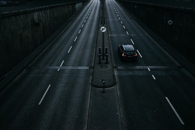 téměř prázdná dálnice - pro agresivní řidiče ideální